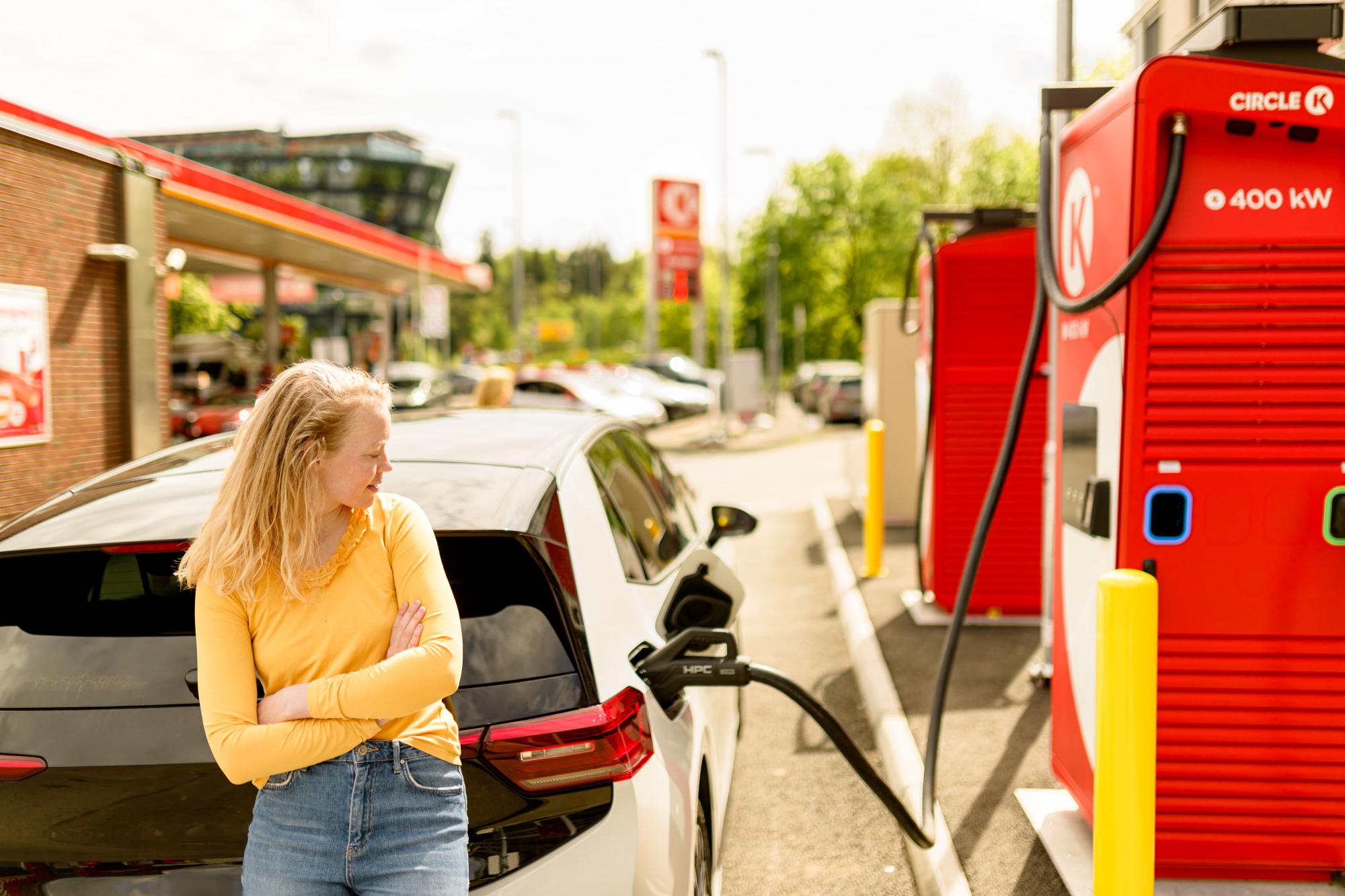 Hvorfor går ladingen sakte – selv på en hurtiglader? 
