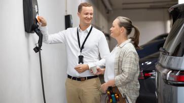 woman using b2b ev charger